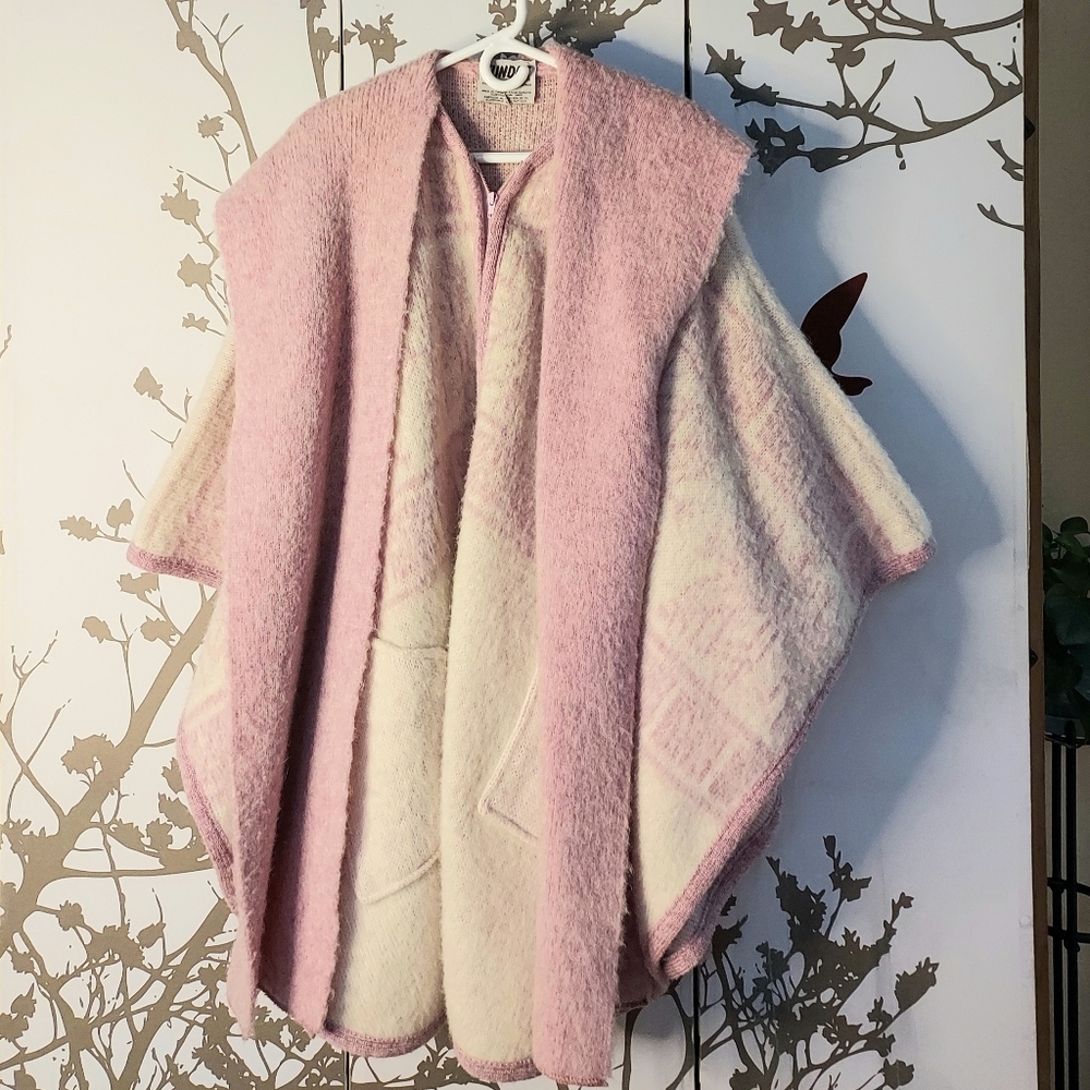 TUNDRA 100% Scandinavian Yarn Virgin Wool Cape...